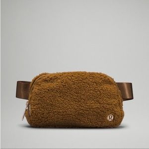 Lululemon Athletica belt bag sherpa fleece caramel